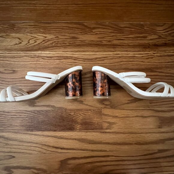 Lauren Conrad Memory Foam White Sandals - Size 5.5 M - New! - Picture 3 of 8